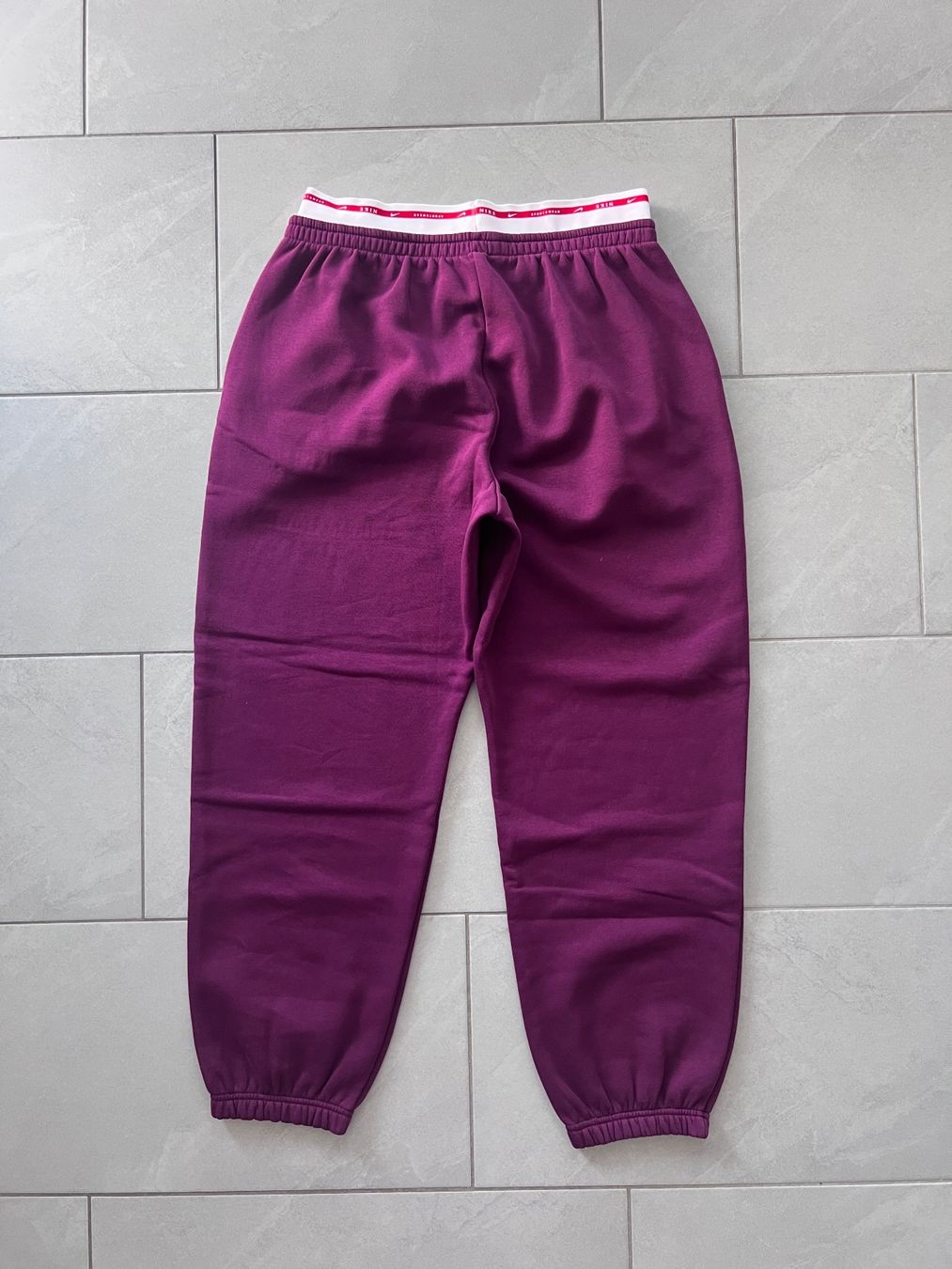 Nike Hosen: NIKE JOGGINGHOSE GR.L – Neu (gemäss Beschreibung) aus Kaltbrunn von .-Chantally-. 1
