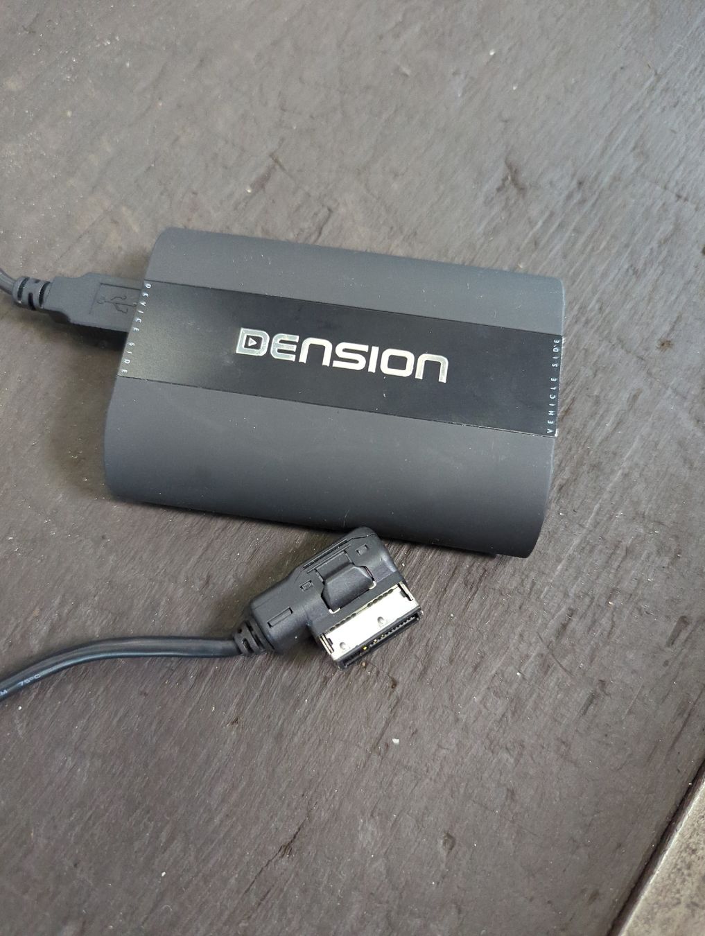 VW Toutes les pièces auto: T5 Original Radio mit DAB Transmitter – D'occasion à Igis par sch_69f2 5