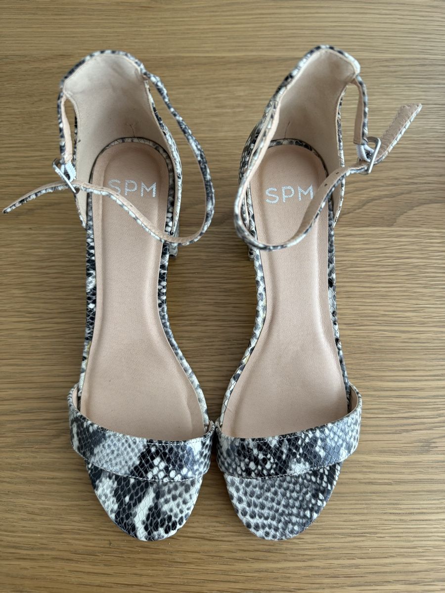 Chaussures femmes: Schuhe Gr.40 – Neuf (Voir description) à Zürich par tzi_w9qk