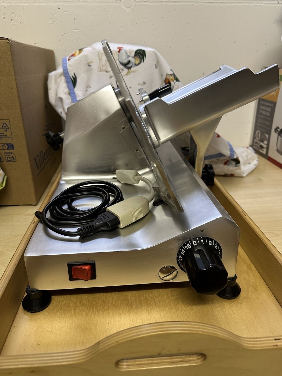 Elettrodomestici da cucina: Affettatrice in acciaio – Usato da Gordola venduto da EleSecondHand-TCG 3