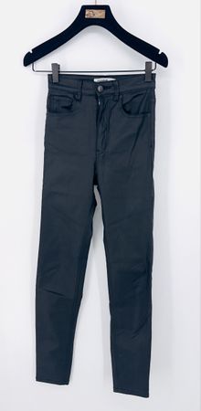 # WOMAN - Hose ,,lederoptik&high waist‘‘ Gr. 34 - PULL&BEAR#