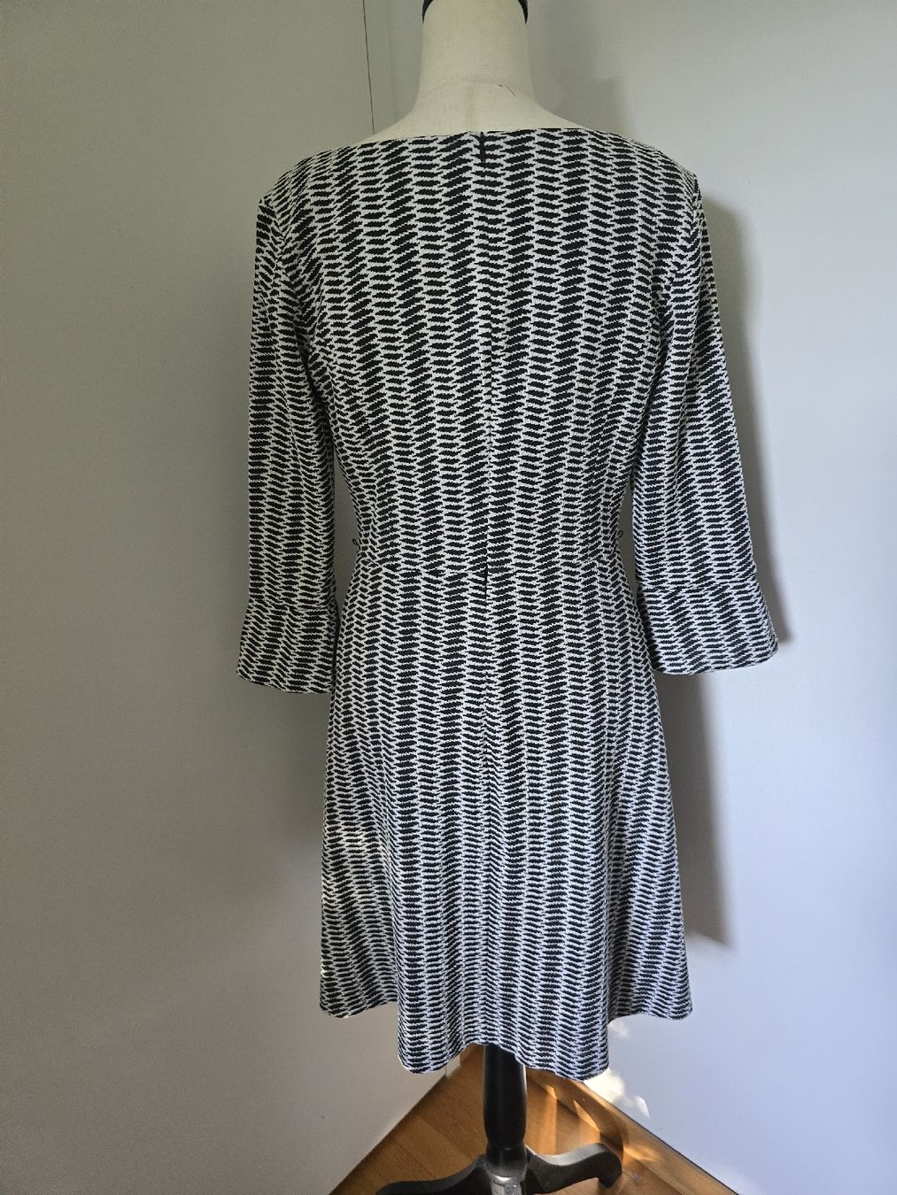 Comma Vestiti: comma kleid 36 schwarz weiss muster midikleid – Nuovo (secondo la descrizione) da Tecknau venduto da Leni_SecondLove 1