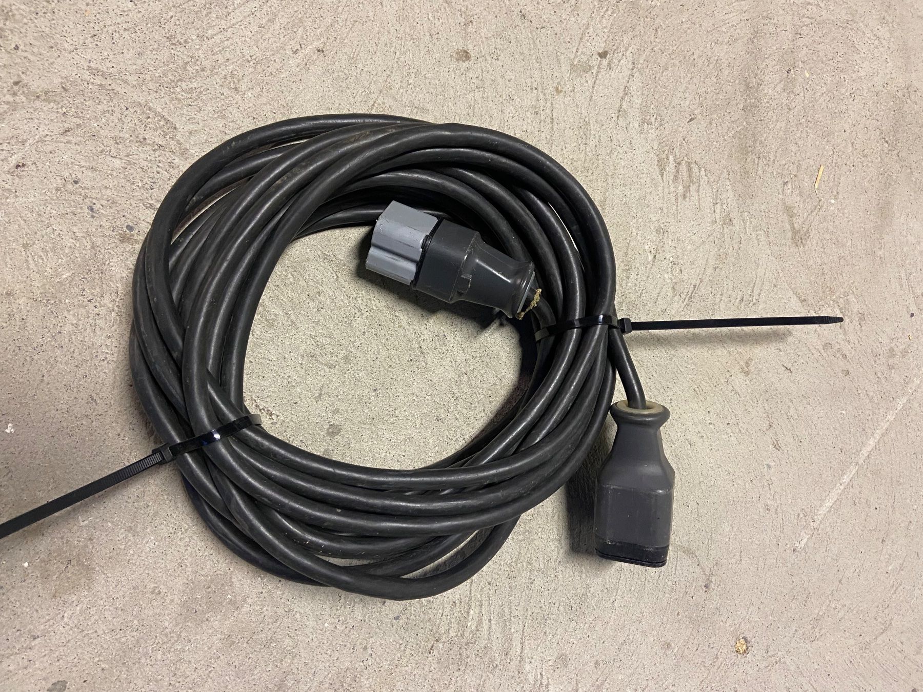 Tutte le macchine: Kabel 380v – Usato da Dübendorf venduto da ramstein66