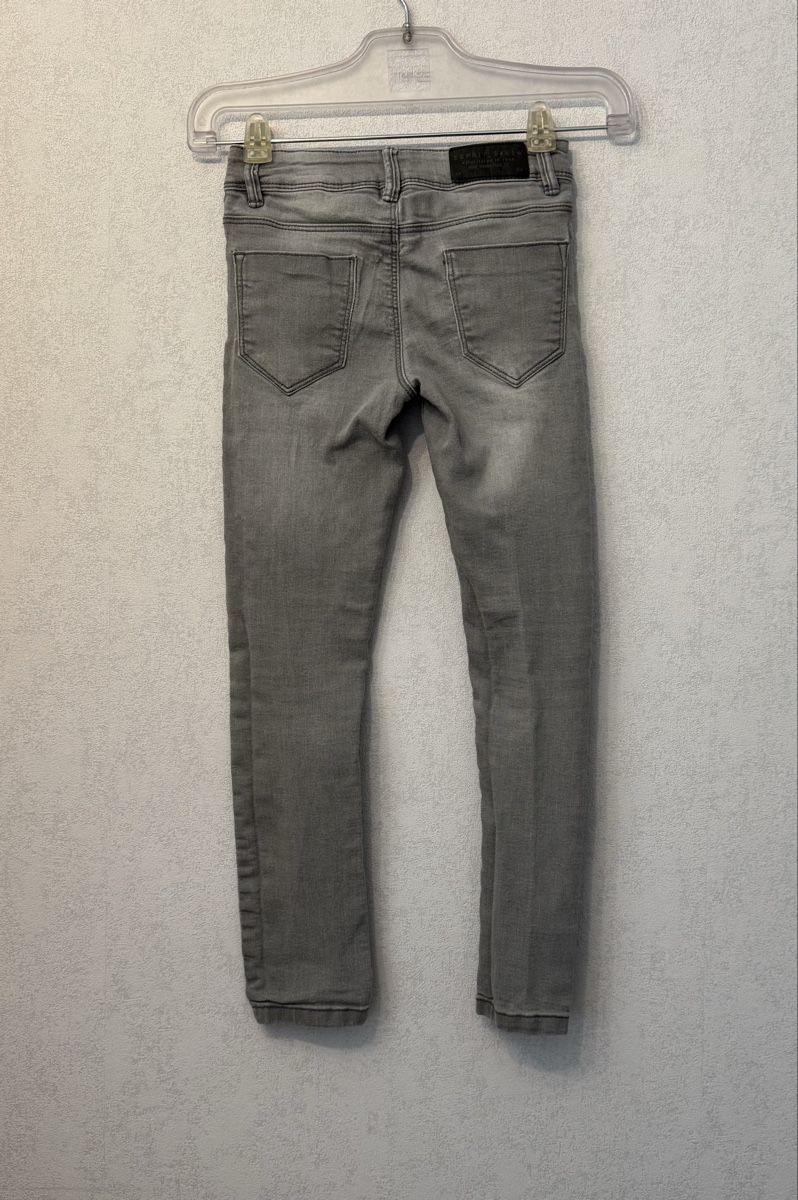 Esprit Pantaloni: Esprit Jeans Hose Grau Slim Fit Gr. 128 – Usato da Flumenthal venduto da Krajan 1