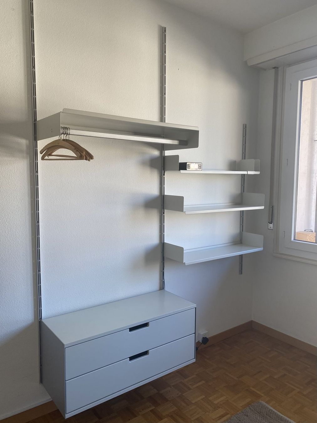 Vitsoe Étagères: Vitsoe 606 Regalsystem (Dieter Rams) Grauweiß – D'occasion à Pully par K_Kuhn 2