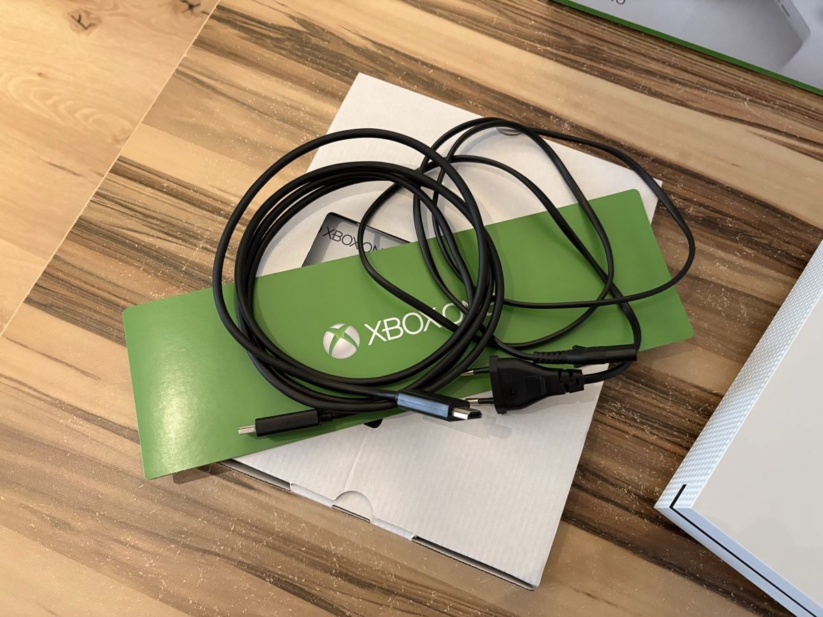 Microsoft Konsolen: XBOX ONE S / 1TB / disc édition  – Gebraucht aus Tavannes von kev_77jk 2