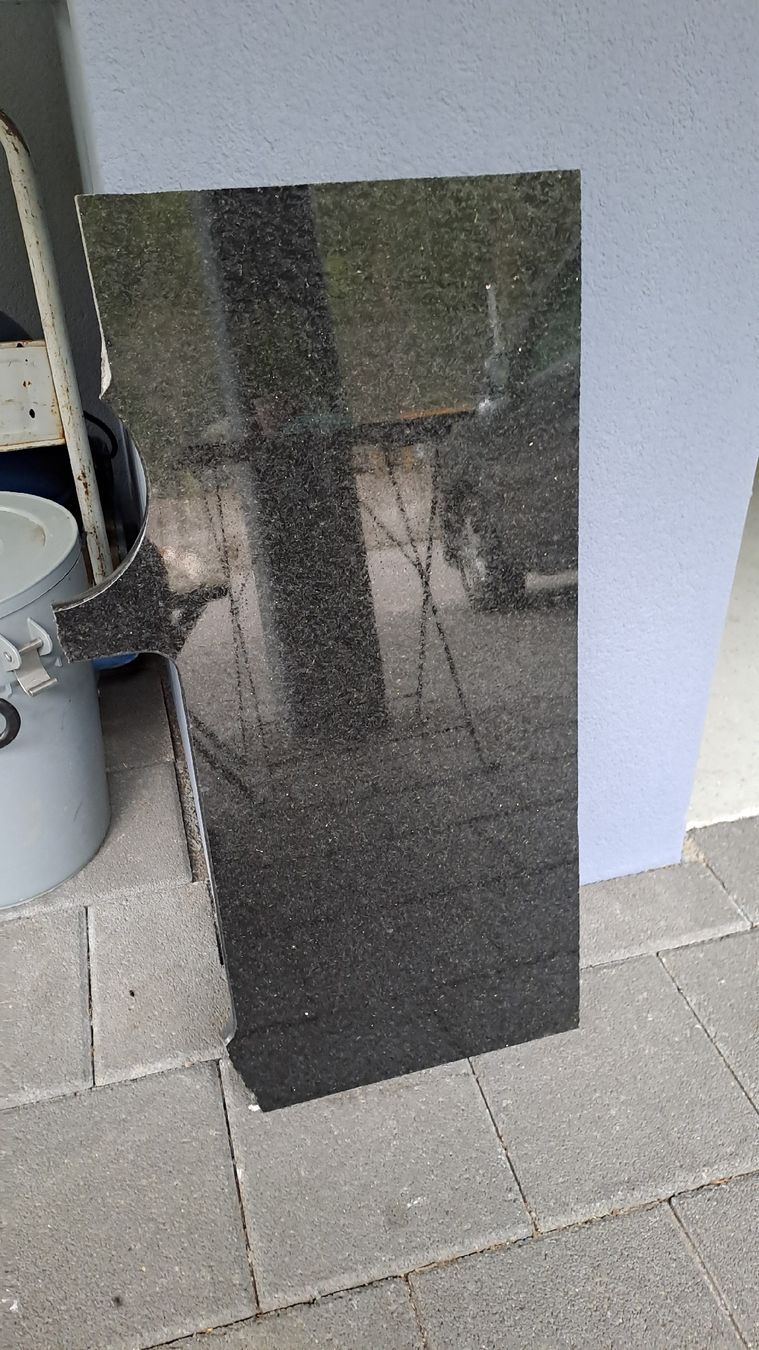 Steine & Dachziegeln: Schwarzer Granit  350 x800 x20 – Gebraucht aus Schattdorf von quota1000