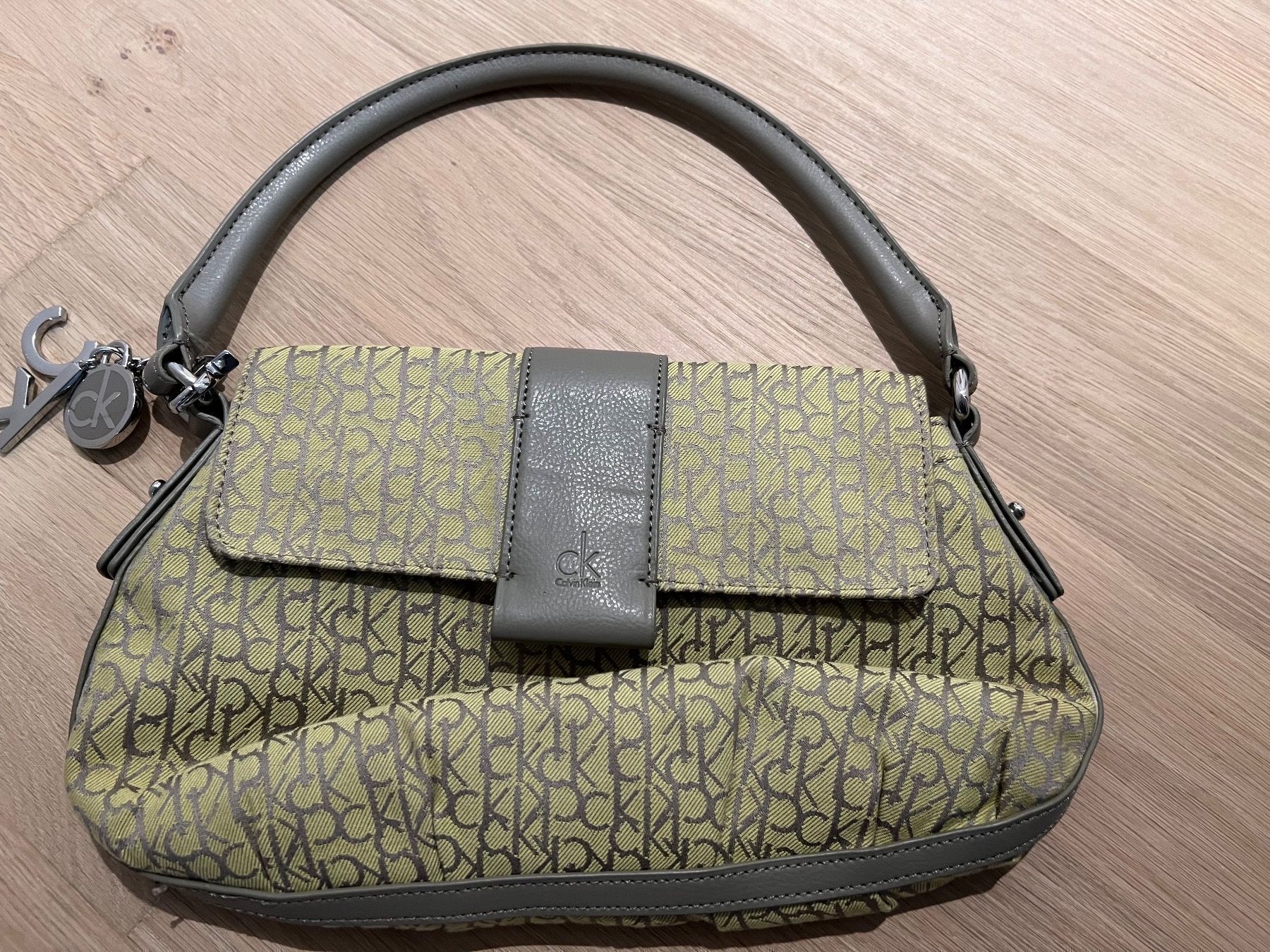 Calvin Klein Sacs femmes: Calvin Klein Handtasche – D'occasion à St. Gallen par mirnes84 1