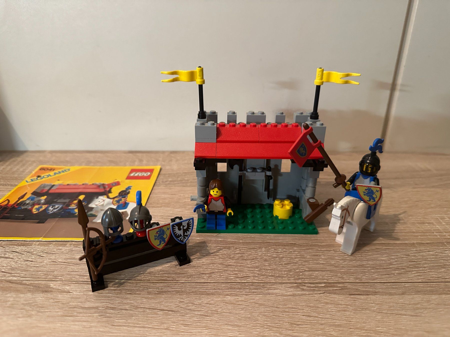 Legoland Kit di costruzioni: LEGO Ritter 6041 Armor Shop – Usato da Basel venduto da Don-Angel