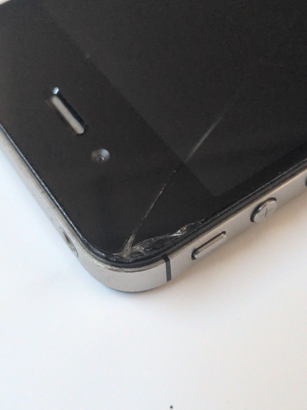 Apple Handys / Smartphones: iPhone 4s Black Used Screen Cracked – Gebraucht aus Zürich von vitibaba 7