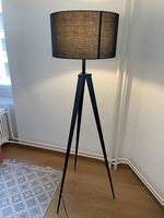 Schwarze Stehlampe 