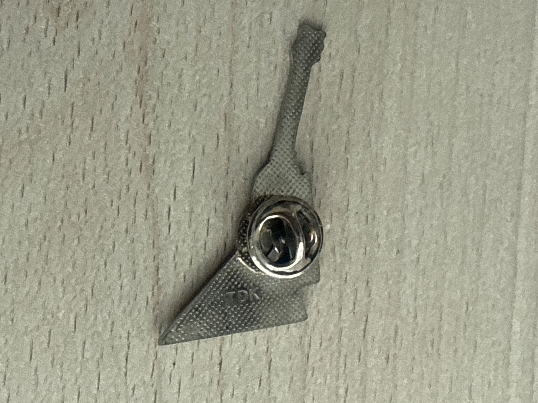 Plaketten & Abzeichen: Pin Gitarre TDK – Gebraucht aus Glattbrugg von Schweigmatt 1