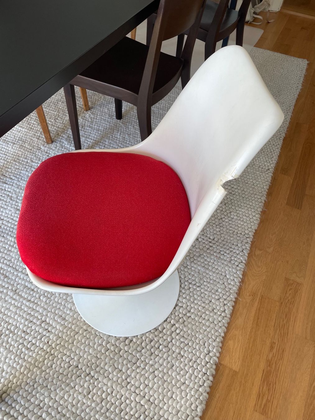 Knoll Sedie: Original Saarinen Tulip Stuhl – Usato da Luzern venduto da Nelemamuk 1