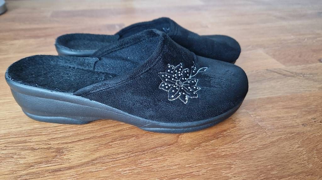 Scarpe da donna: Casa Mia Hausschuh Gr. 35 – Usato da Spiez venduto da tweety033
