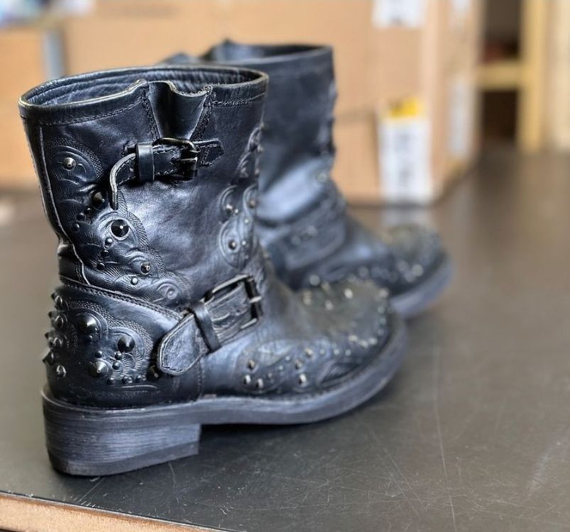 ASH Boots, Lederstiefel, schwarz/robust mit Nieten, Gr. 38 (Gebraucht ...