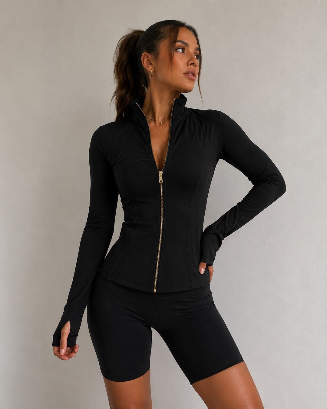 Lululemon Top: LULULEMON SCHWARZ – Nuovo e nell'imballaggio originale da Zürich venduto da yyoosko.shop