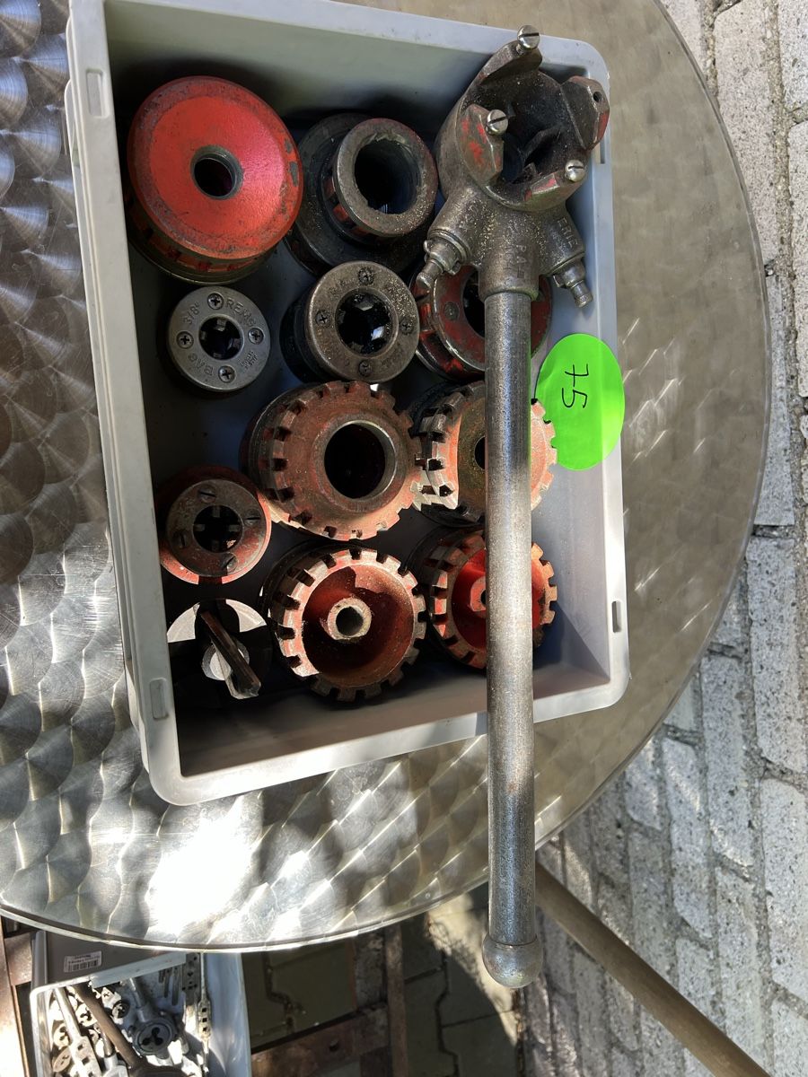 Tutti gli attrezzi: Gewindeschneider Lot – Usato da Neuenhof venduto da Willi111