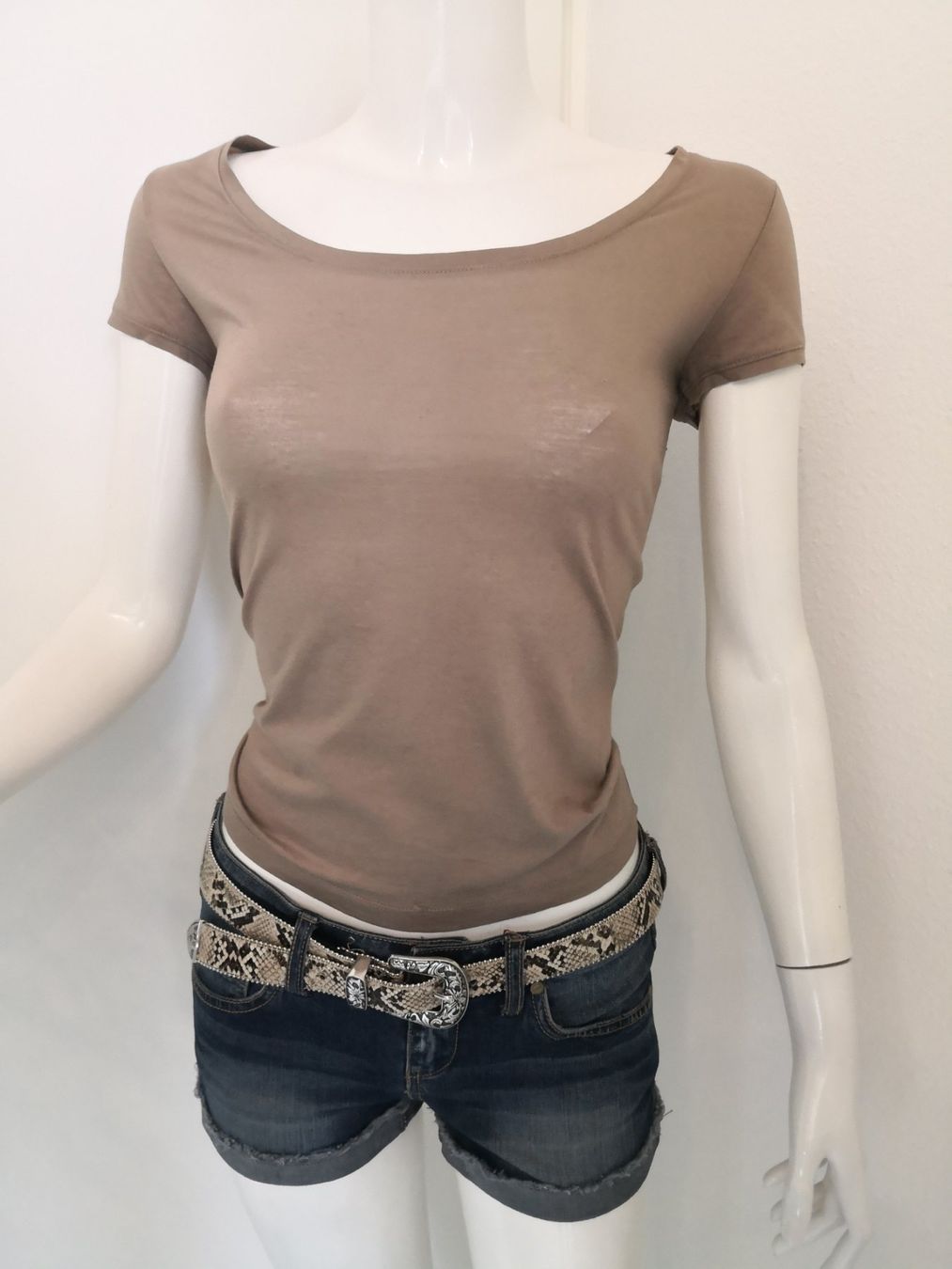 Mango T-shirt: 🤩MANGO T-SHIRT BRAUN – Usato da Olten venduto da Naja-Twins-Twins 9