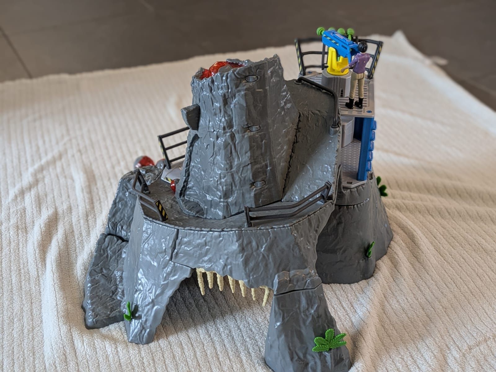 Schleich Giocattoli: Grosse Vulkan-Expedition von Schleich  – Usato da Schwerzenbach venduto da masaha 1