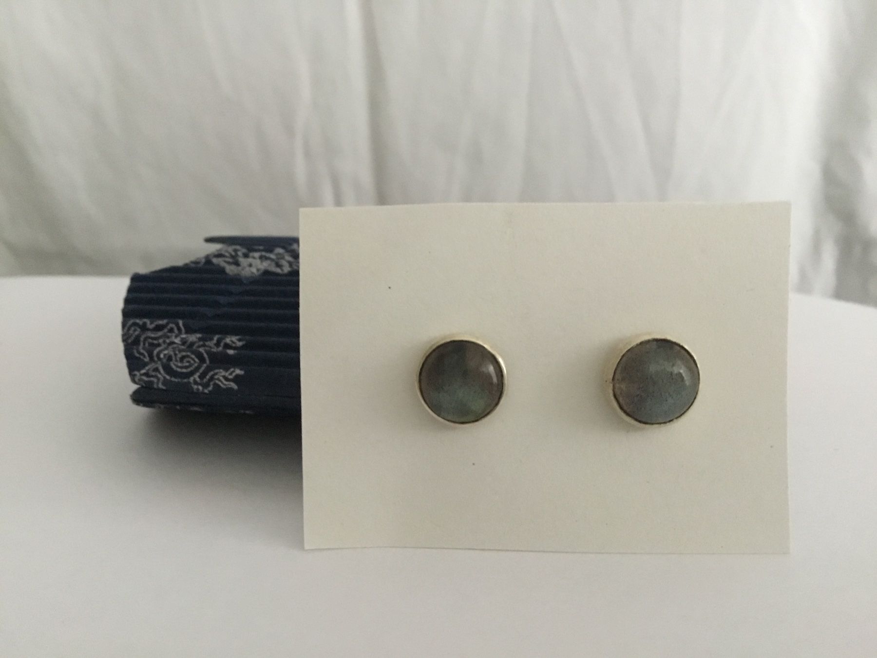 Orecchini pendenti & Orecchini a lobo: Ohrstecker Labradorit – Nuovo e nell'imballaggio originale da Doppleschwand venduto da lapis106 2