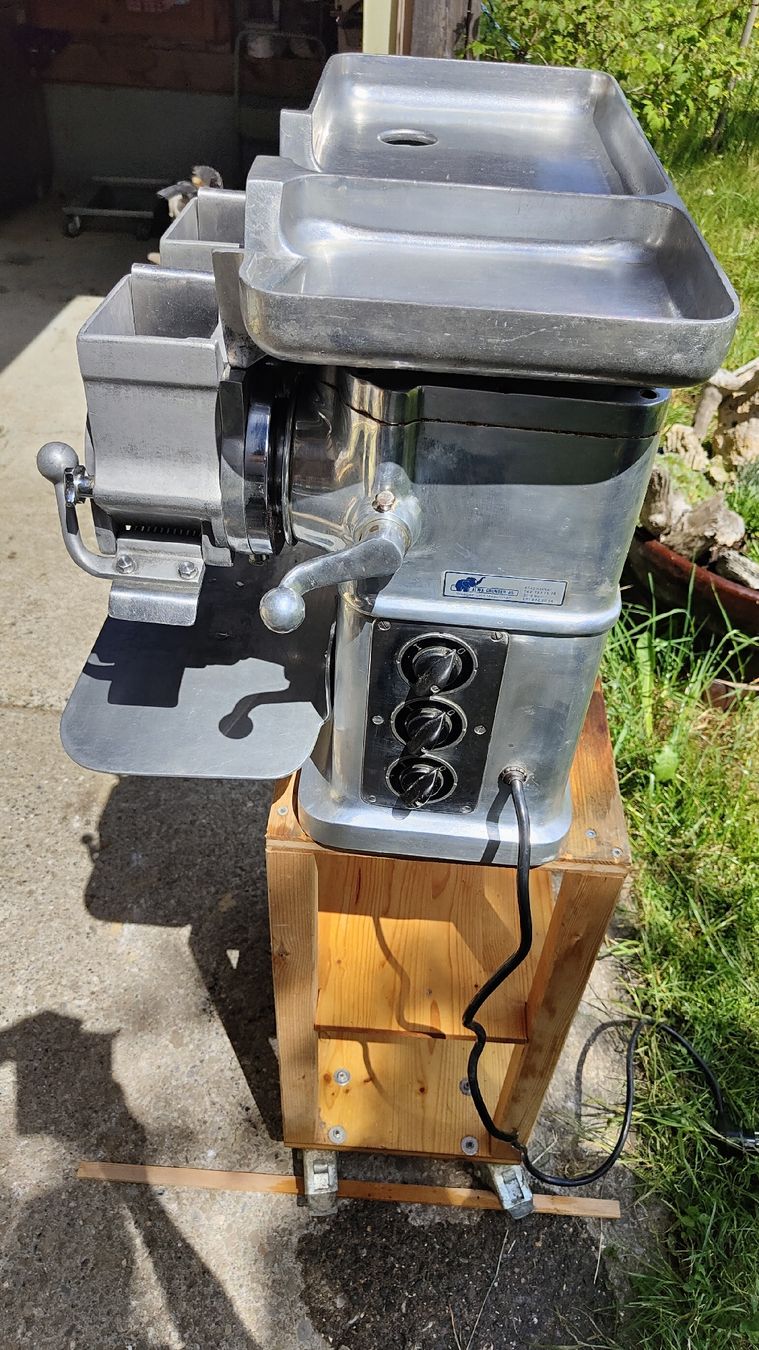 Tutte le macchine: Fleischwolf Drilling Brunner  – Usato da Aeschiried venduto da Beo02 3