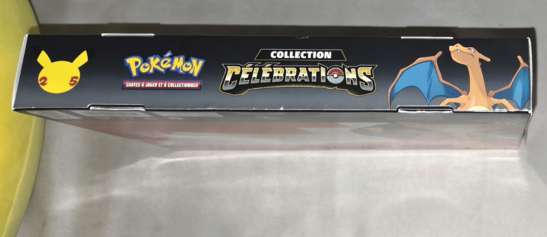 Pokémon Carte collezionabili: Pokémon - Coffret Dracaufeu de Peter - Célébrations 25ans FR – Nuovo e nell'imballaggio originale da Neuchâtel venduto da sjay1797 1
