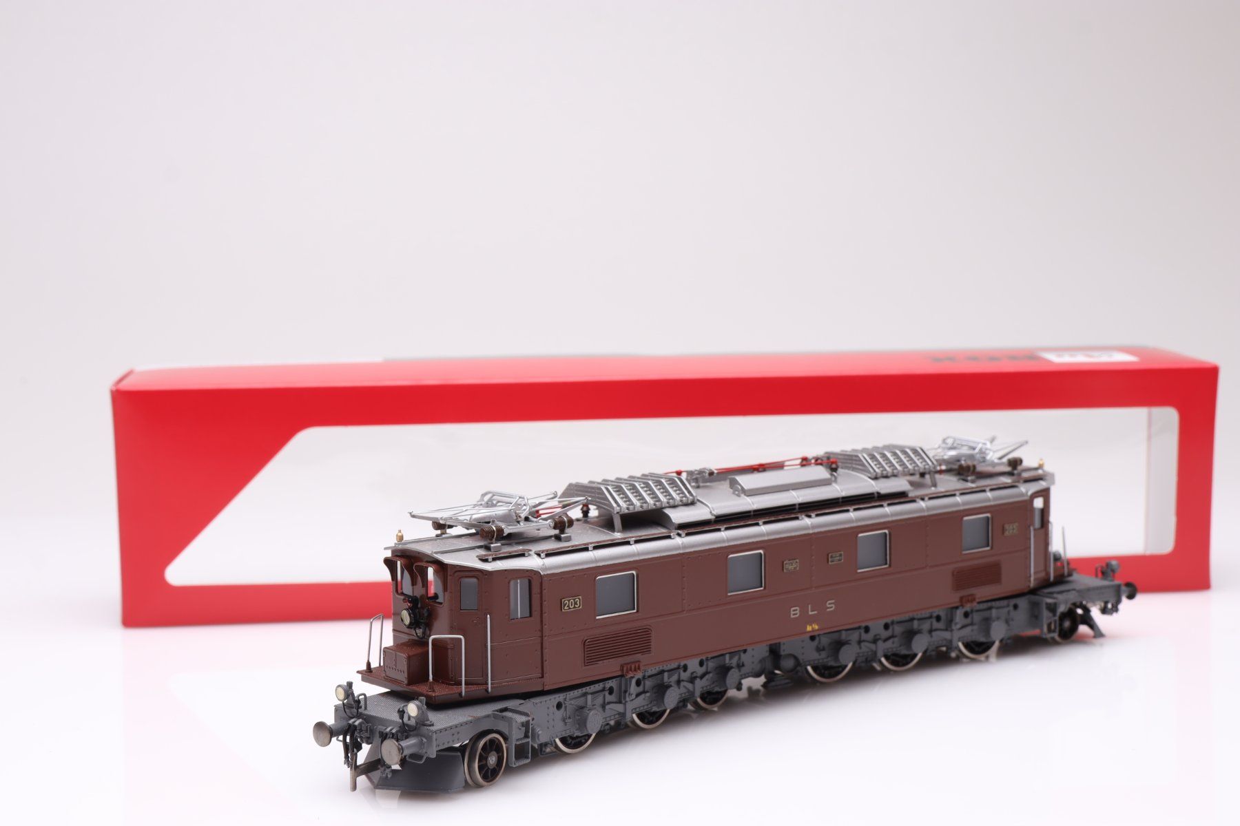 Metropolitan Modelleisenbahnen: Metropolitan BLS Ae 6/8 203 DC, H0 – Gebraucht aus Ried (Muotathal) von Modellbahn.swiss