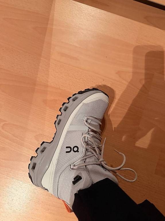 Scarpe da donna: Wanderschuhe On Cloudrock Mid WP – Usato da Horgen venduto da myk_l29b 2