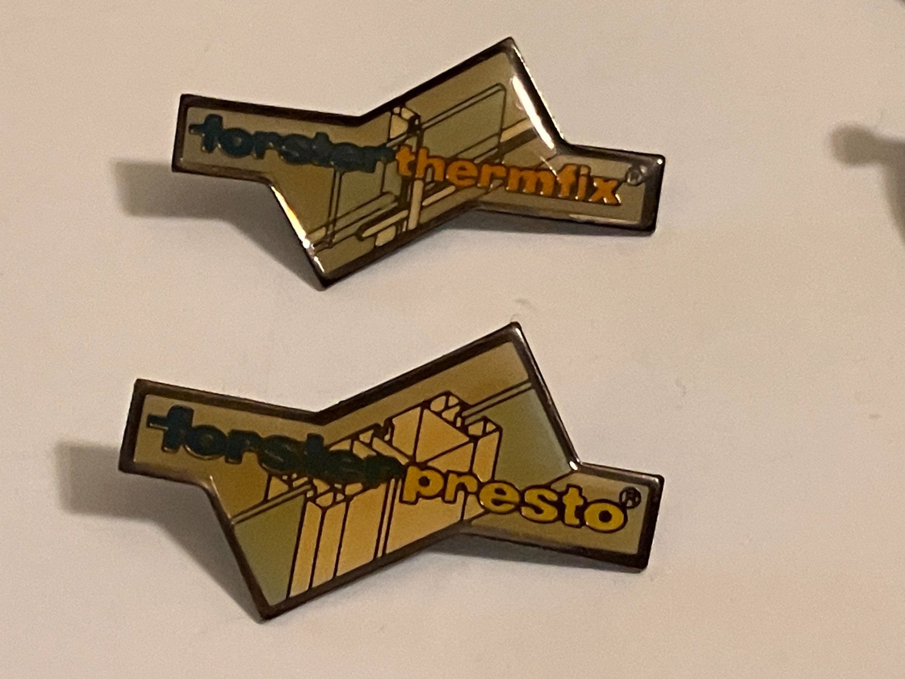 Placchette & Badge: 2 Pin Forster Thermfix & Presto – Usato da Basel venduto da djwwpp