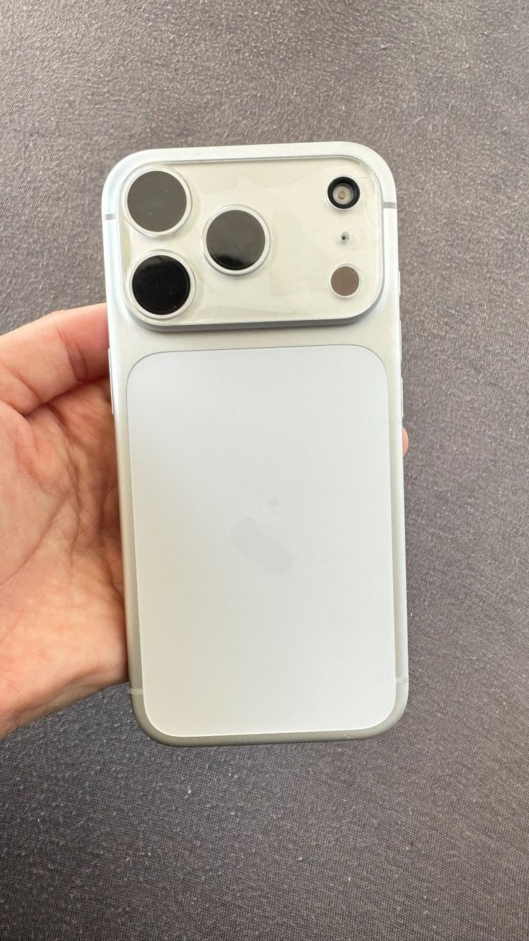 Apple Telefoni cellulari / Smartphones: Iphone 17 Pro 256gb Silver – Nuovo (secondo la descrizione) da Biel/Bienne venduto da Trend90 7