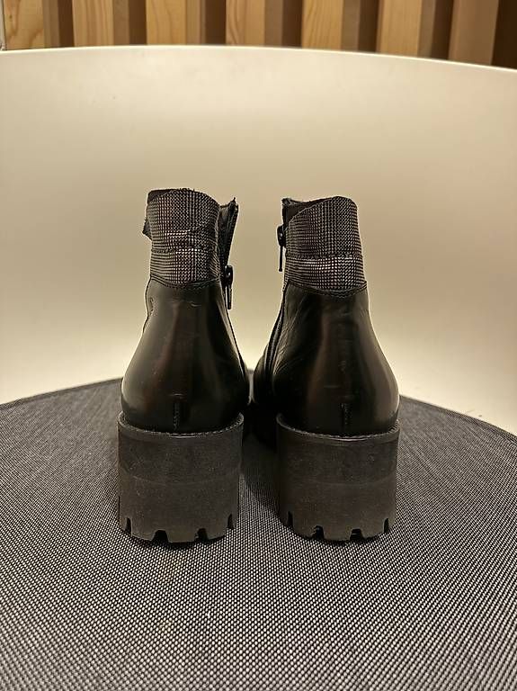 Scarpe da donna: Leder Stiefeletten  – Usato da Cham venduto da Neraida 2