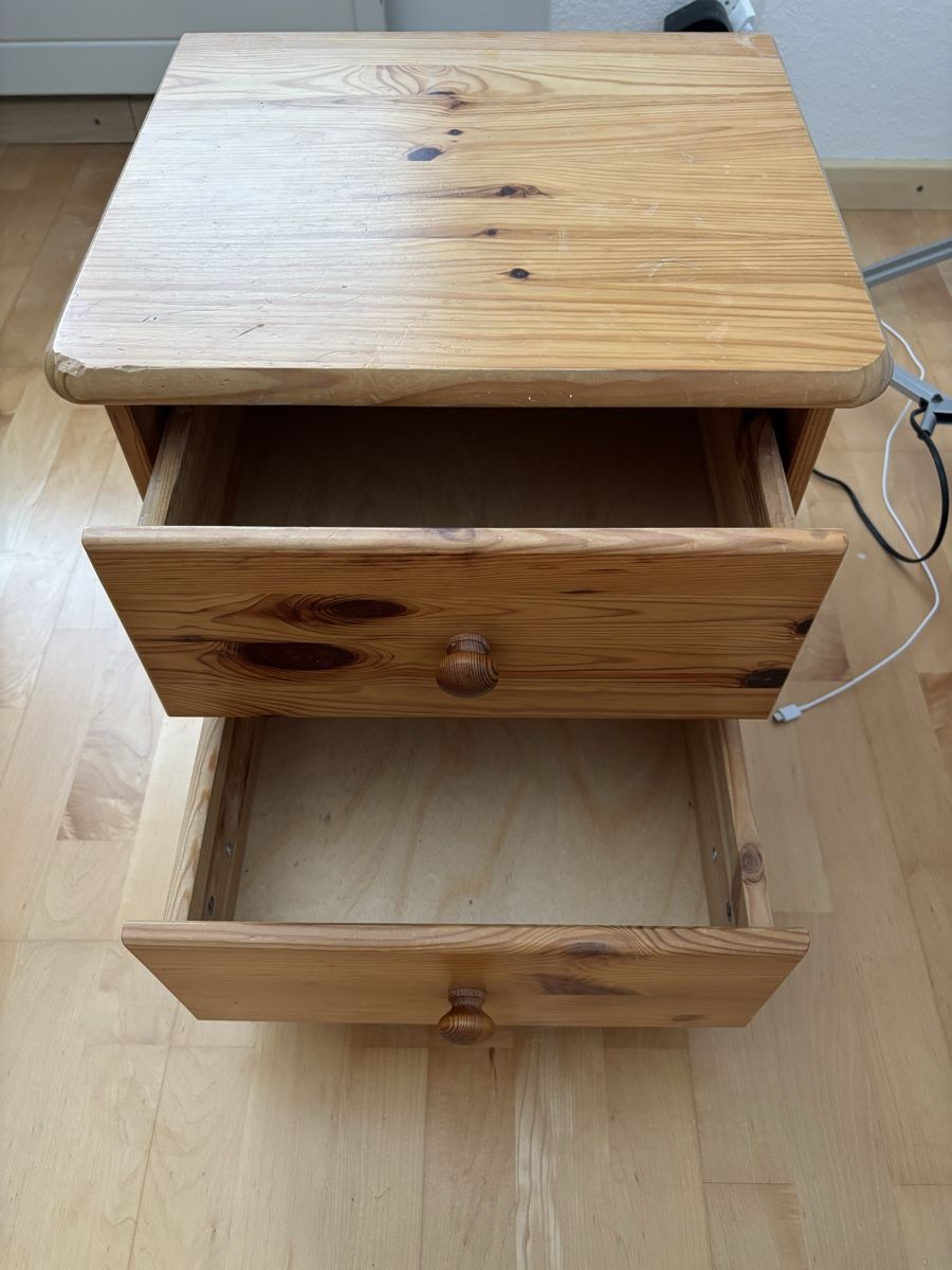 Comodini: Nachtisch aus Holz – Usato da Russikon venduto da Andres8 1