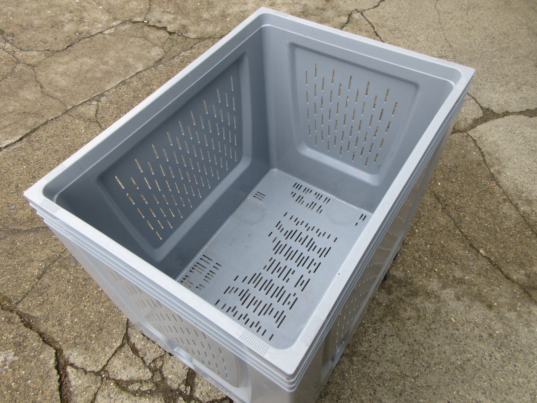 Contenitori & Simili: Big Boxen mit Lüftungsschlitz, Auer packaging – Usato da Bülach venduto da .Reissverschluss. 3