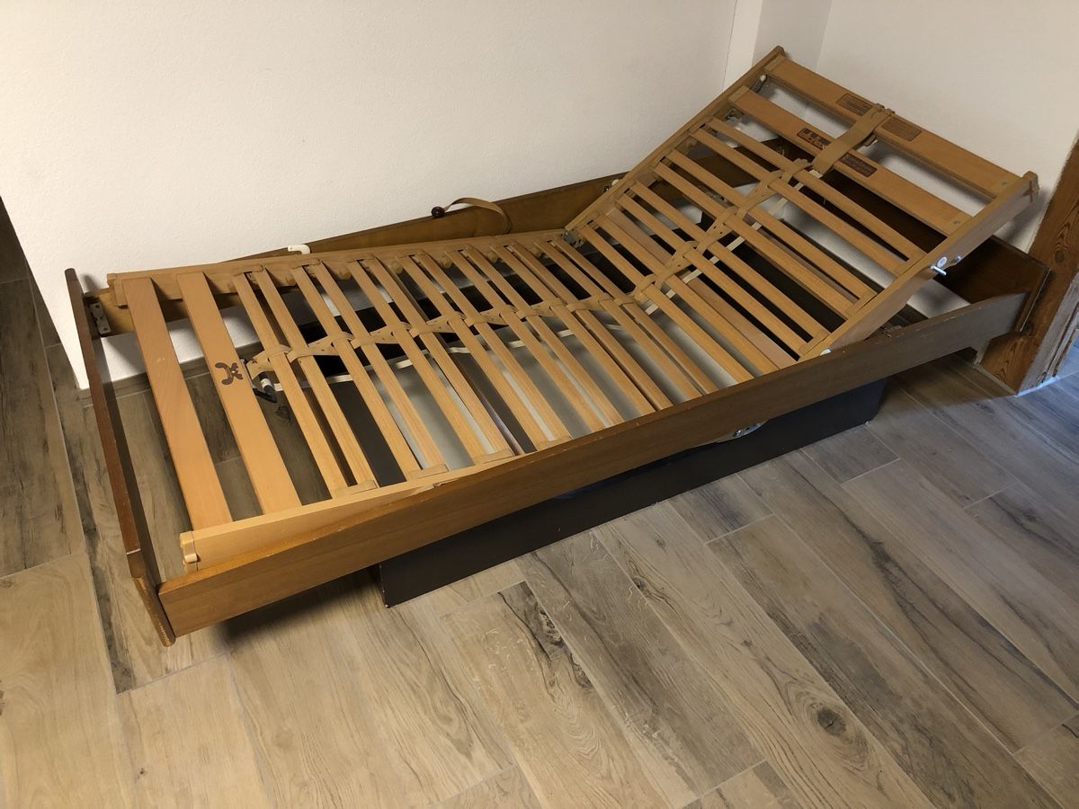 Betten: Bett mit Rost knickbar 200x90 – Gebraucht aus Thundorf von muzuc001 1