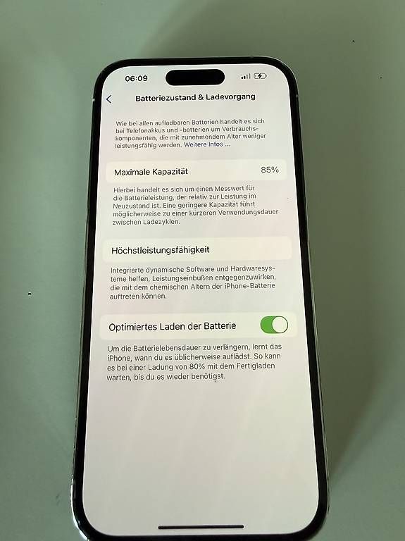 Apple Portables: Apple iPhone 14 Pro  256 GB  Silber – D'occasion à Büron par Ste_7lb6 3