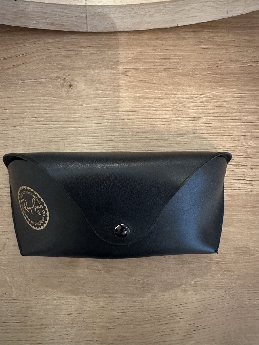 Ray-Ban Lunettes & Verres: Boîte de lunettes Ray Ban - noir  – D'occasion à Lausanne par ver_cyj8