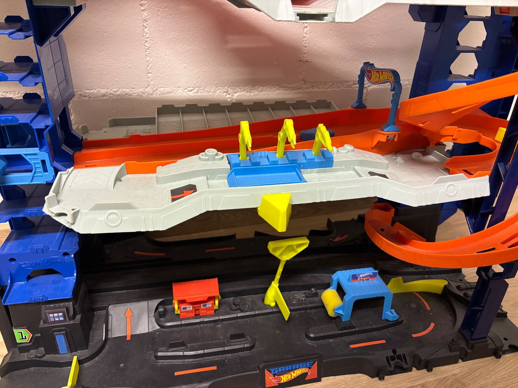 Hot Wheels Giocattoli: Hot Wheels Ultimate Garage – Usato da Zunzgen venduto da Sabrina83f 5