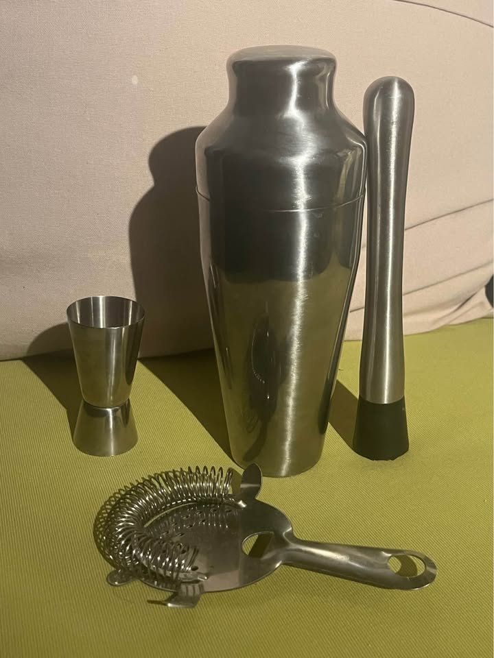 Set di piatti: Set cocktail (shaker etc.) – Nuovo (secondo la descrizione) da Puidoux venduto da jon_cqj8