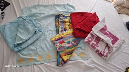 Handtücher in verschiedenen Farben mit unterschiedlichen Mar