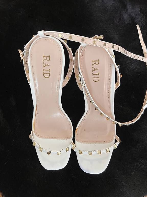 Scarpe da donna: Weisse Sandaletten – Usato da Baar venduto da jev_mpm5 3