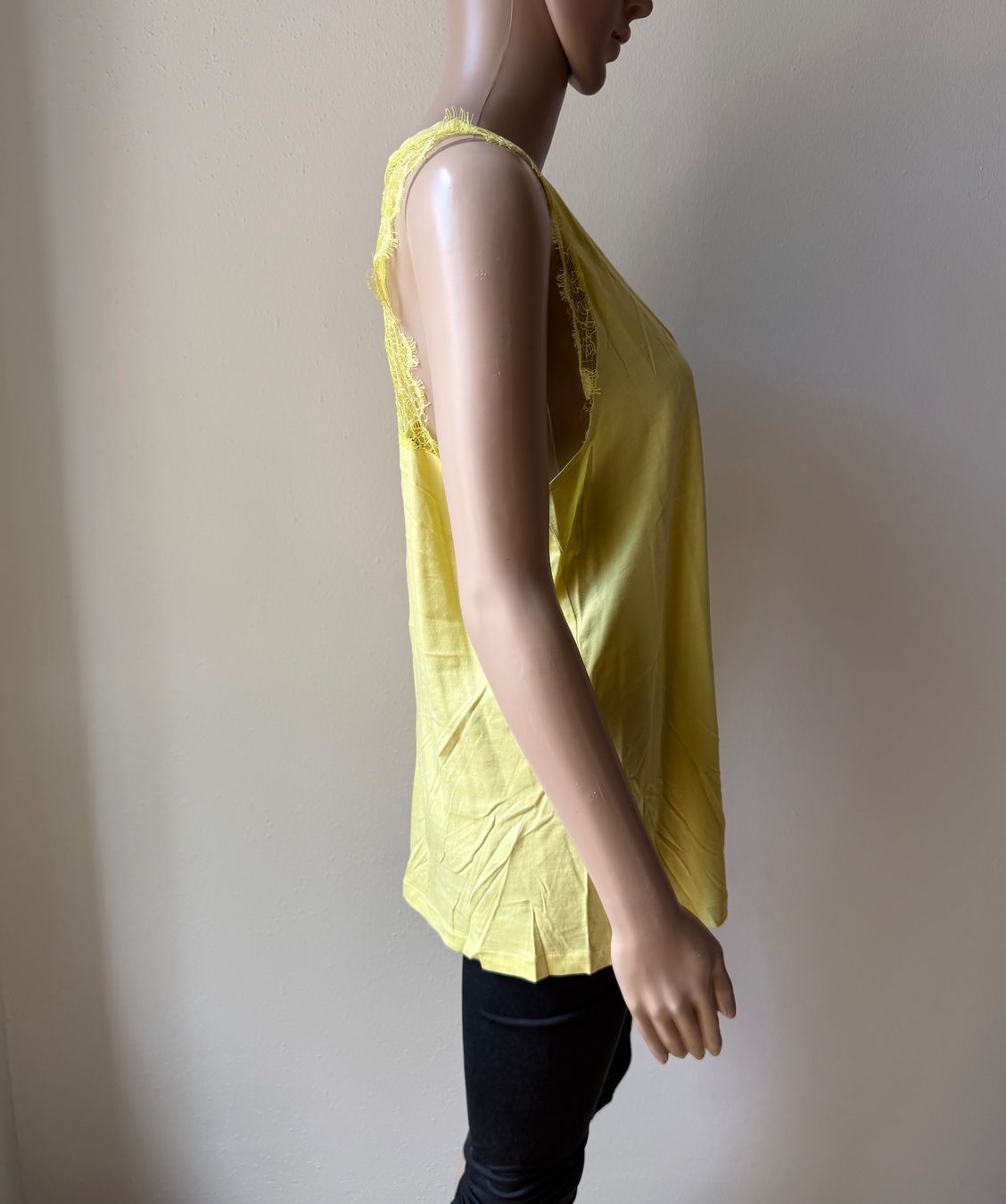 Pinko Tops: PINKO Top mit Spitzendetails 💛 – Gebraucht aus Zürich von ClosetQueen 4