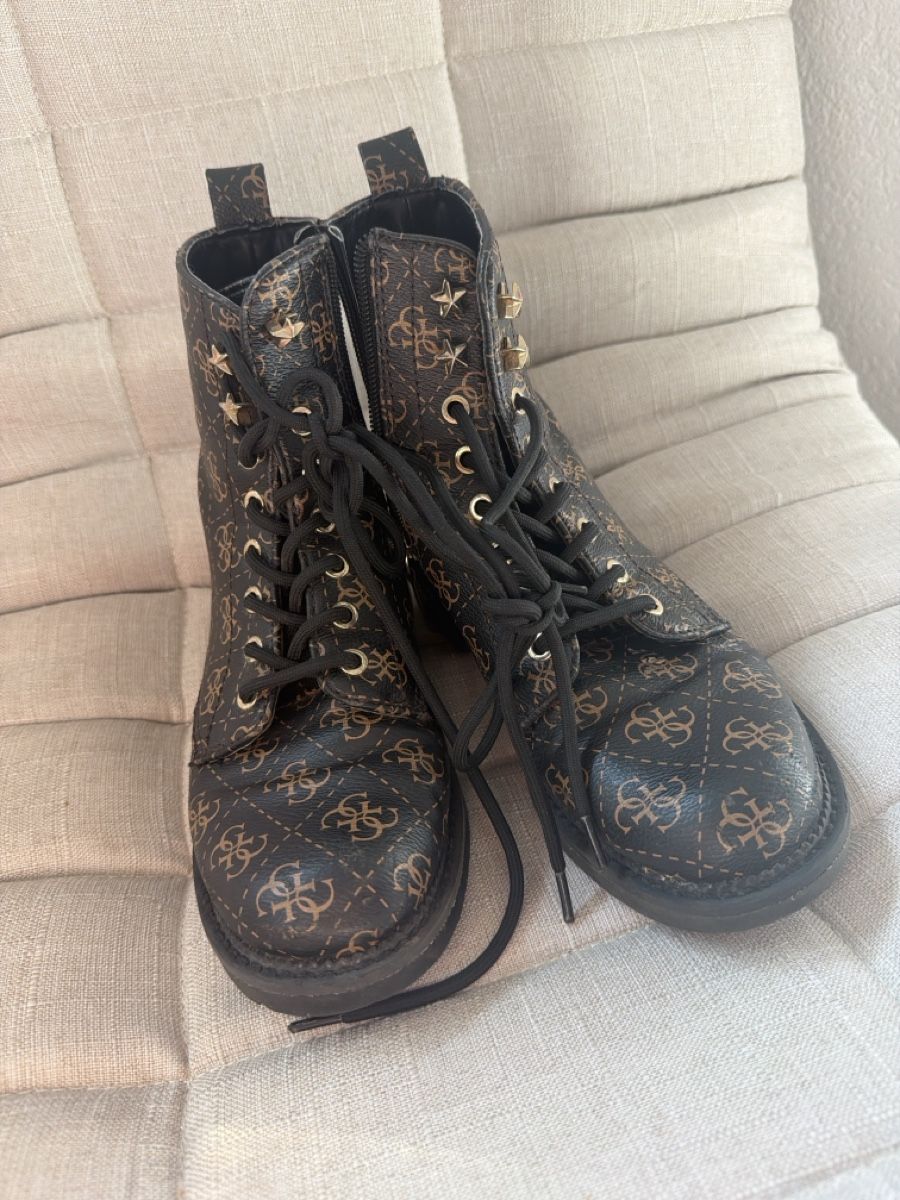Guess Scarpe da donna: Bottes Guess  – Usato da Vouvry venduto da sad_6zkd