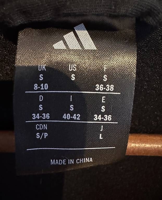 Maglioni & Felpe: Adidas Hoodie/ Pullover Grösse S  – Usato da Schlieren venduto da schiggiZH 2