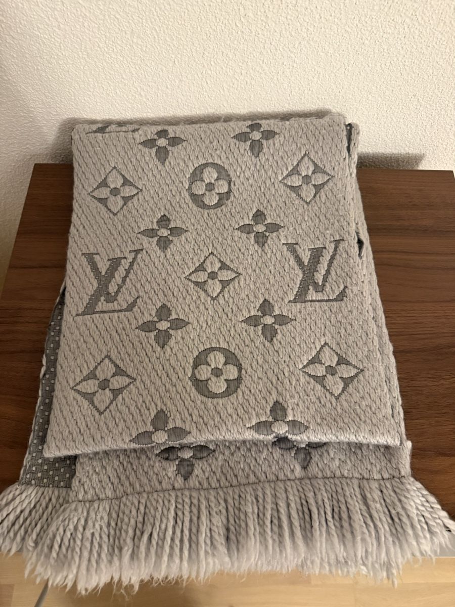 Louis Vuitton Foulard & Sciarpe: Louis Vuitton Schal Logomania – Usato da Embrach venduto da Gsab