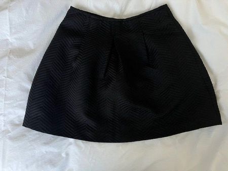 Jupe noire texturée, idéale pour l'automne! Taille XS