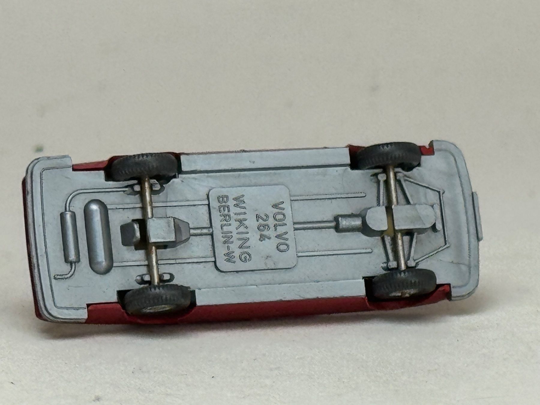Wiking Voitures modèles: GB- Wiking Volvo 264 rubinrot – D'occasion à Elm par Wikmtz 2