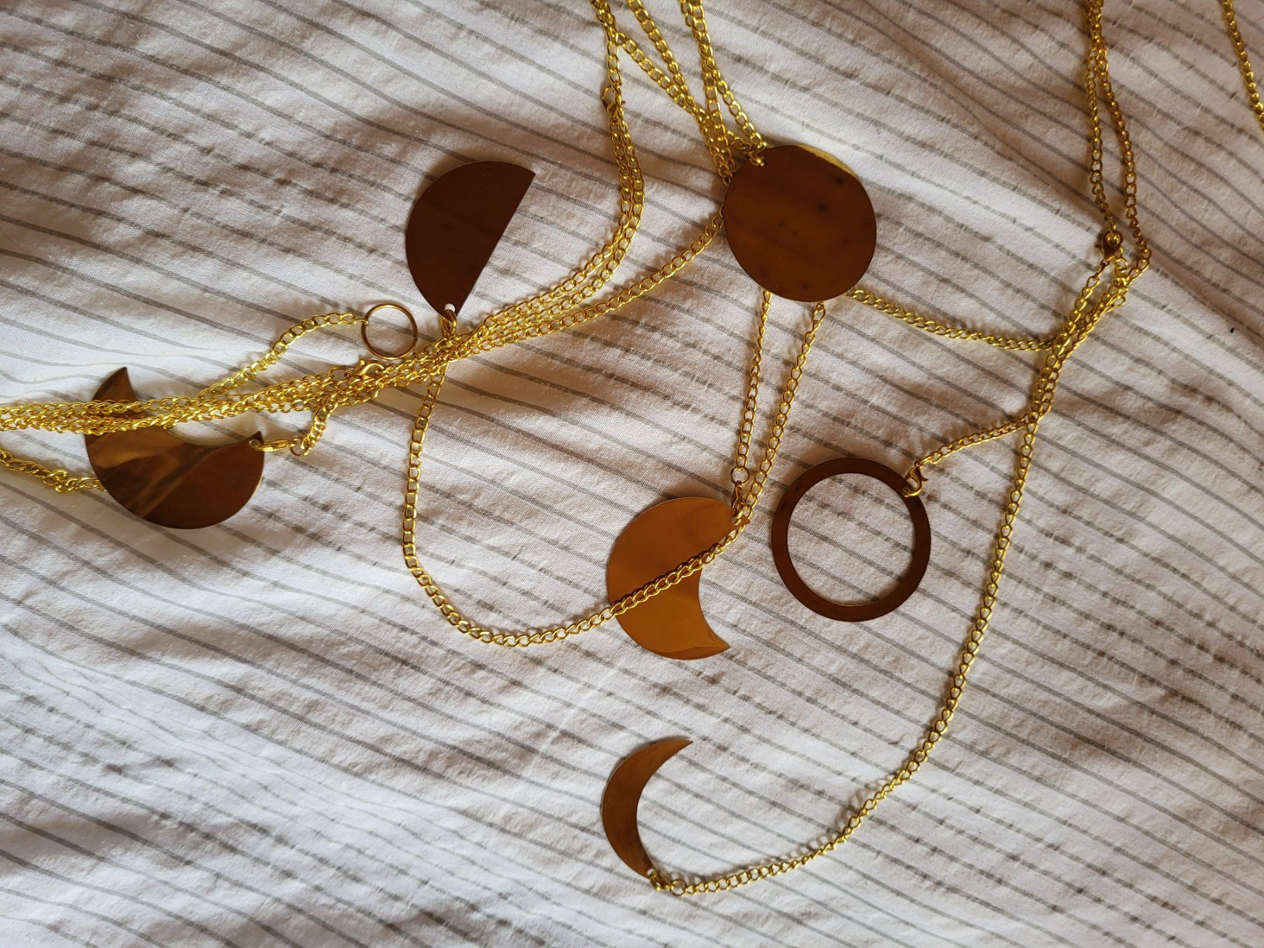 Alle Dekorationen: Goldene Mondphasen Girlande - Boho Chic – Gebraucht aus Eggiwil von kariiina