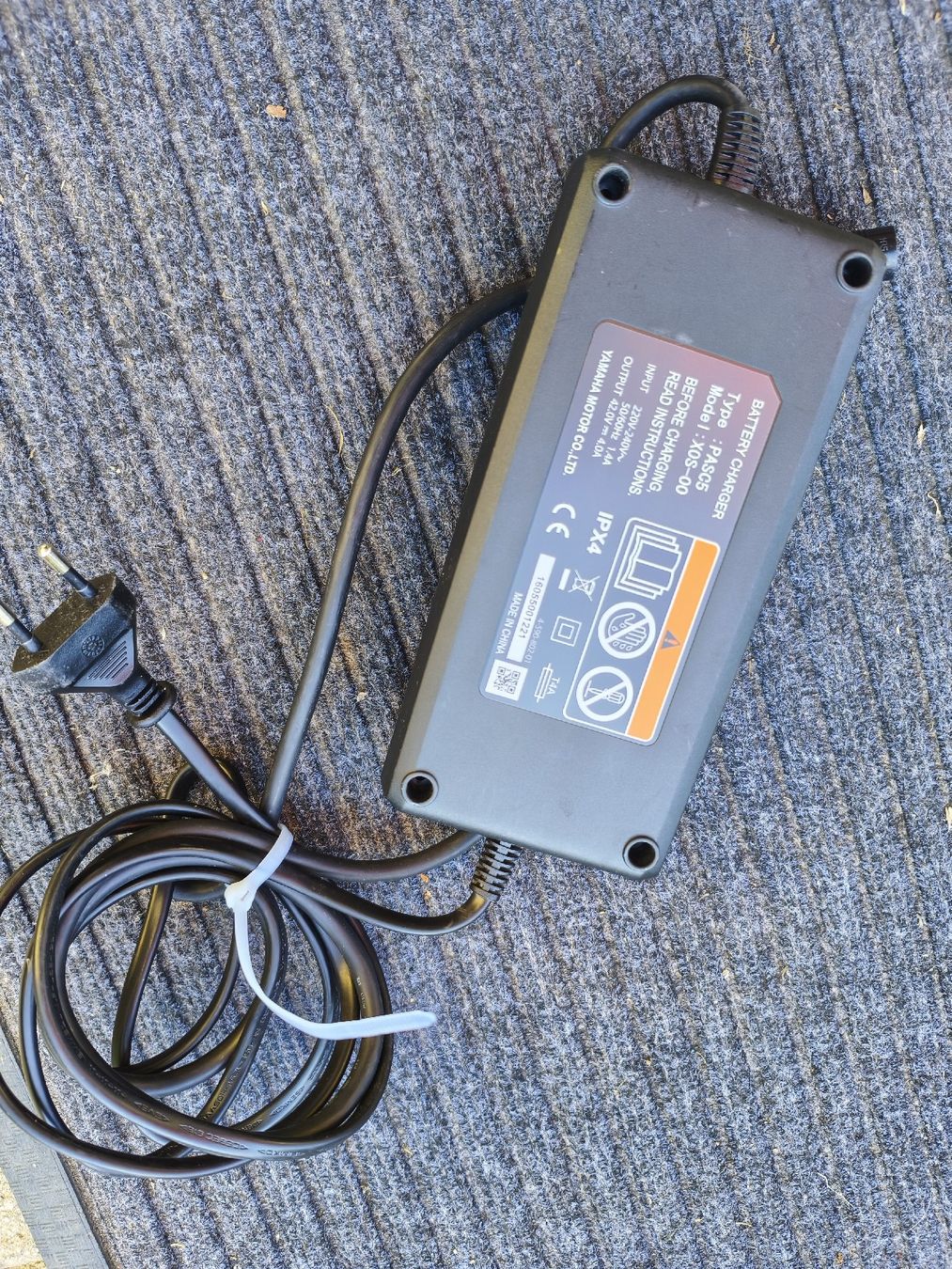 Yamaha Chargeurs: Yamaha Ladegerät – D'occasion à Zürich par luc_mf5d