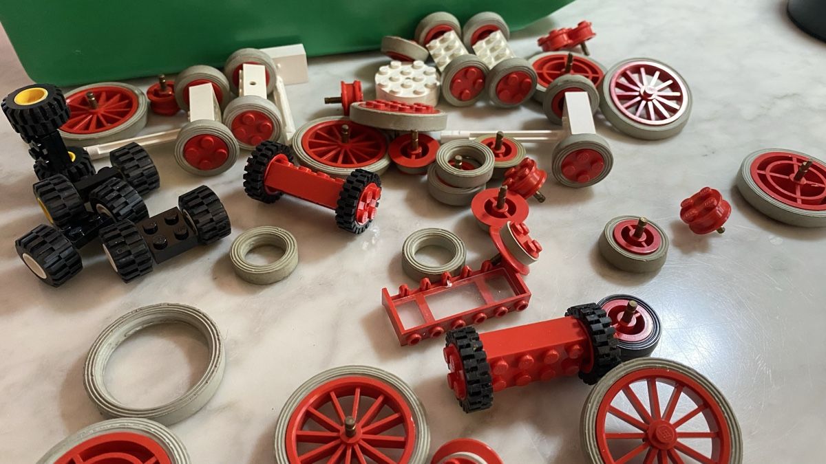 Lego Spielzeuge: LEGO Technic mit vielen Rädern & div. Steinen – Gebraucht aus Glattpark (Opfikon) von anywaya23 3