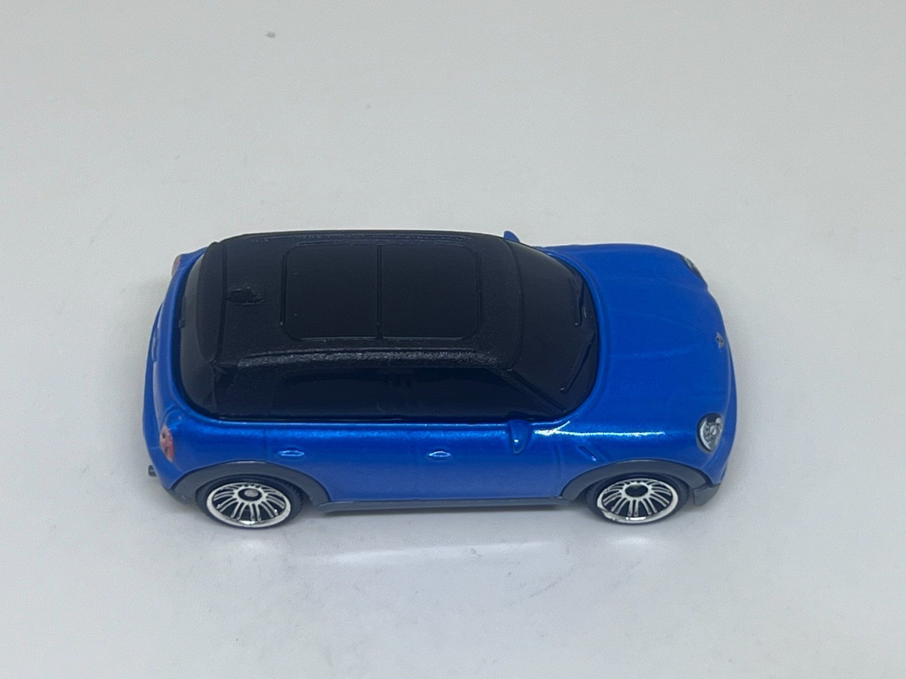 Matchbox Modellini d'auto: Matchbox 2011 Mini Cooper Countryman #681 – Usato da Wildegg venduto da LaaBoutique 1
